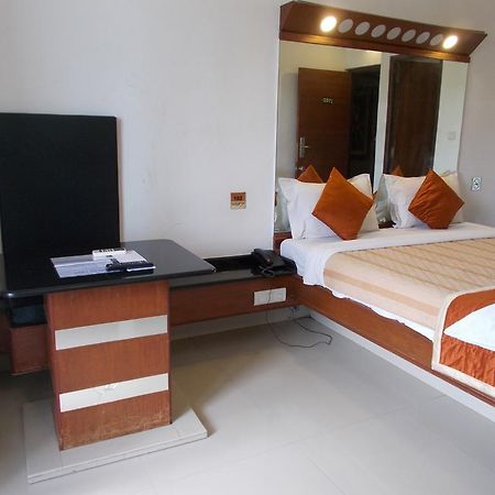 Lotus Comfort - A Pondy Hotel Ποντισερί Εξωτερικό φωτογραφία