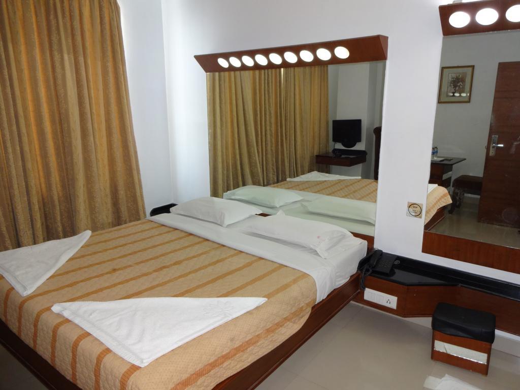 Lotus Comfort - A Pondy Hotel Ποντισερί Εξωτερικό φωτογραφία