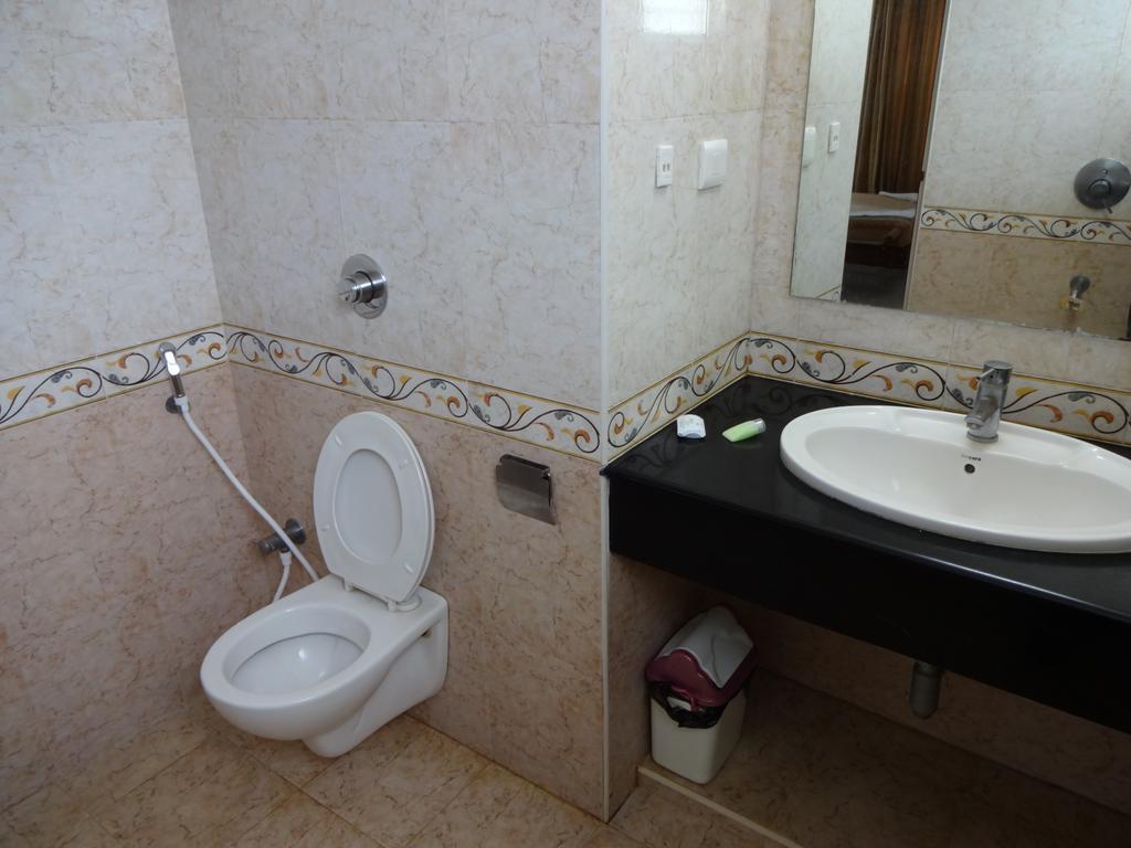 Lotus Comfort - A Pondy Hotel Ποντισερί Εξωτερικό φωτογραφία