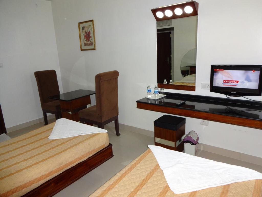 Lotus Comfort - A Pondy Hotel Ποντισερί Εξωτερικό φωτογραφία