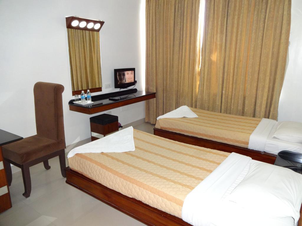 Lotus Comfort - A Pondy Hotel Ποντισερί Δωμάτιο φωτογραφία