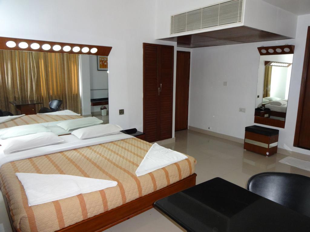 Lotus Comfort - A Pondy Hotel Ποντισερί Εξωτερικό φωτογραφία