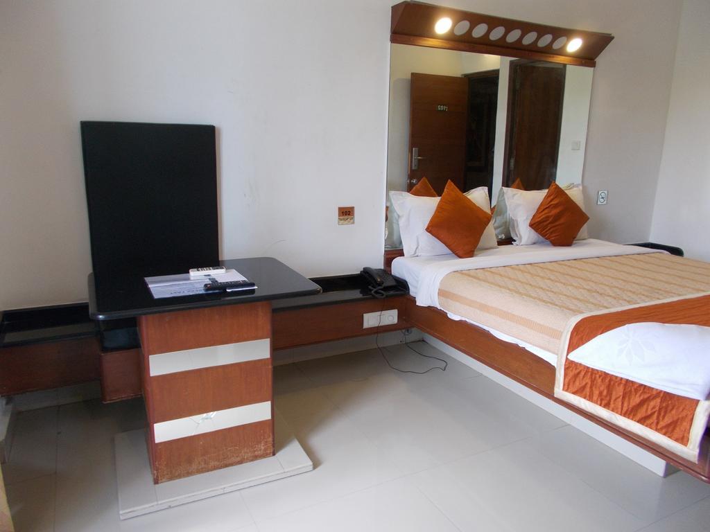 Lotus Comfort - A Pondy Hotel Ποντισερί Εξωτερικό φωτογραφία