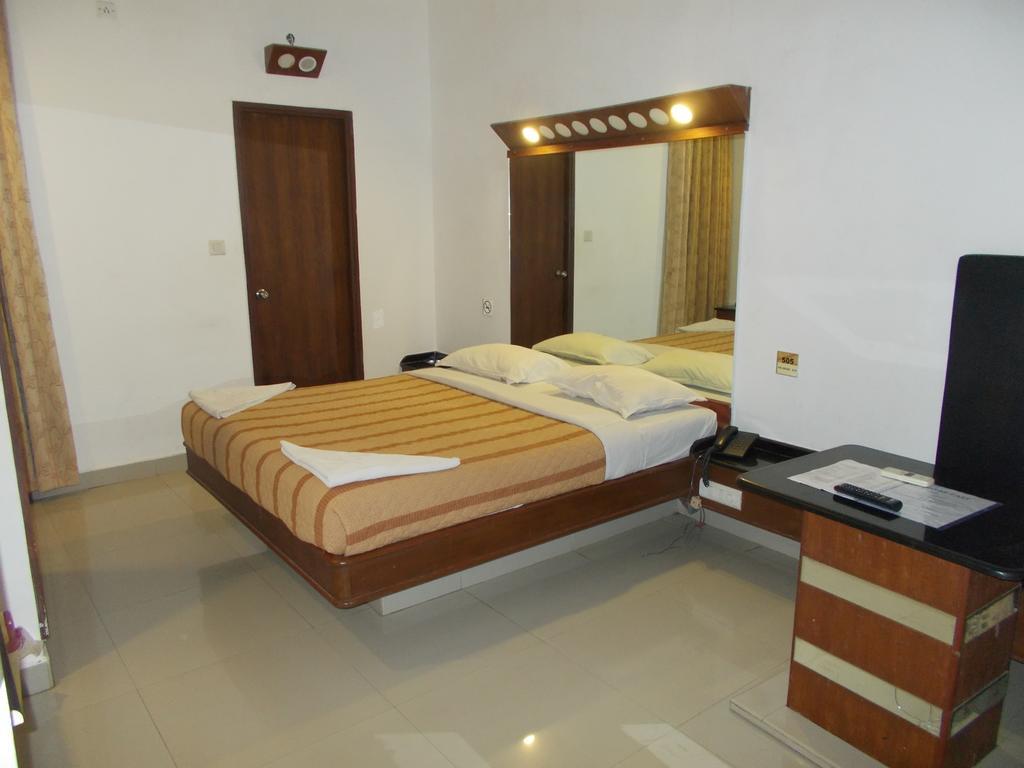 Lotus Comfort - A Pondy Hotel Ποντισερί Εξωτερικό φωτογραφία