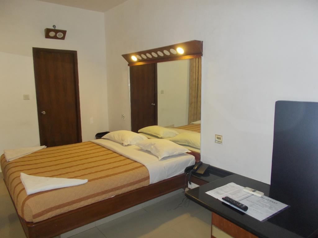 Lotus Comfort - A Pondy Hotel Ποντισερί Εξωτερικό φωτογραφία